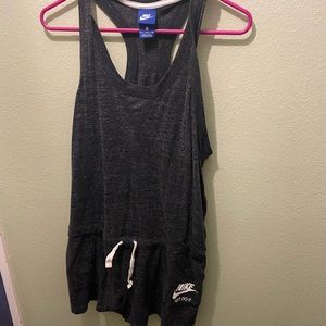 woman’s XL grey nike jumper